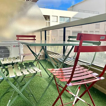Appartement Port Garavan Calme, Piscine, Rénové, Parking Menton